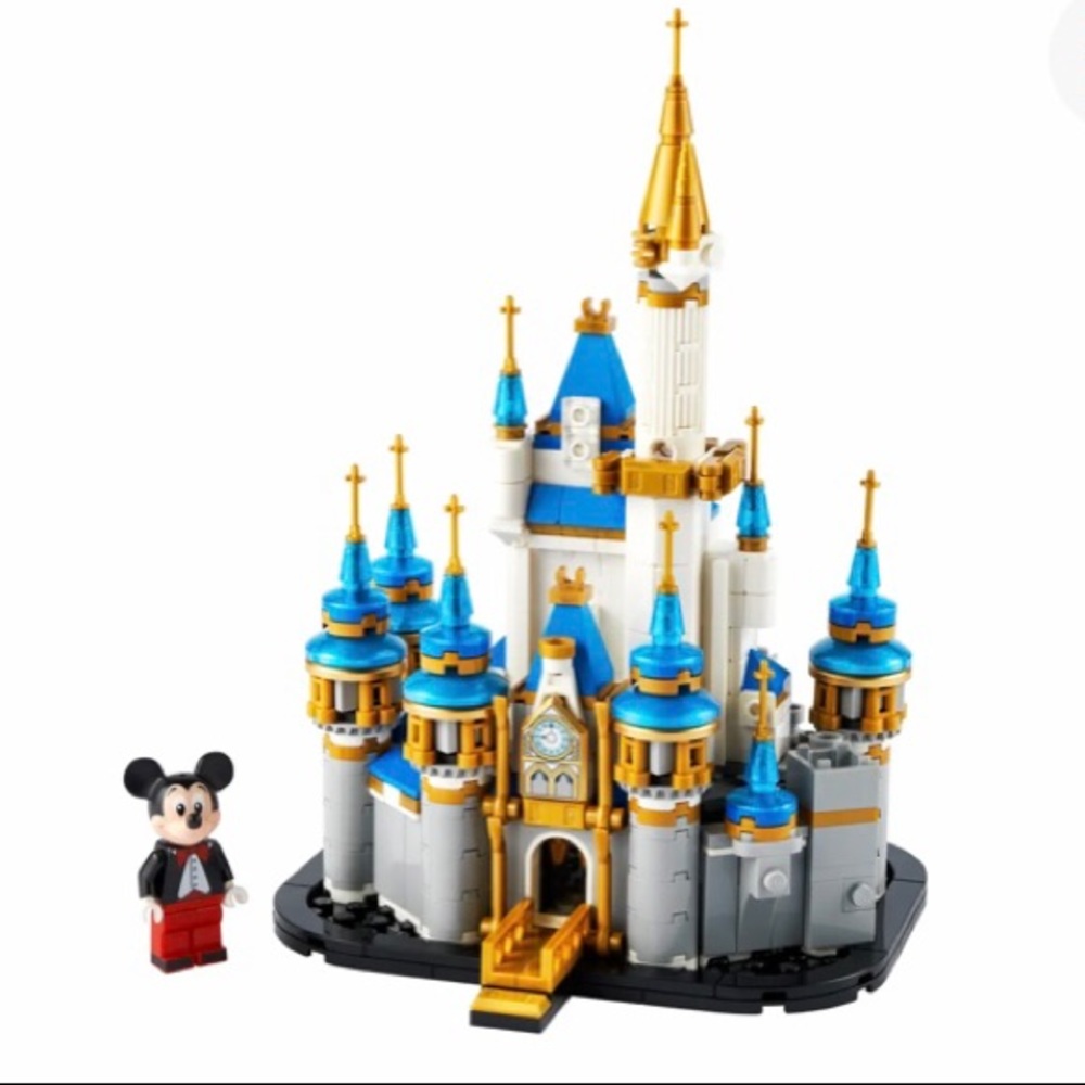 LEGO Mini Disney Castle - Picture 4 of 4